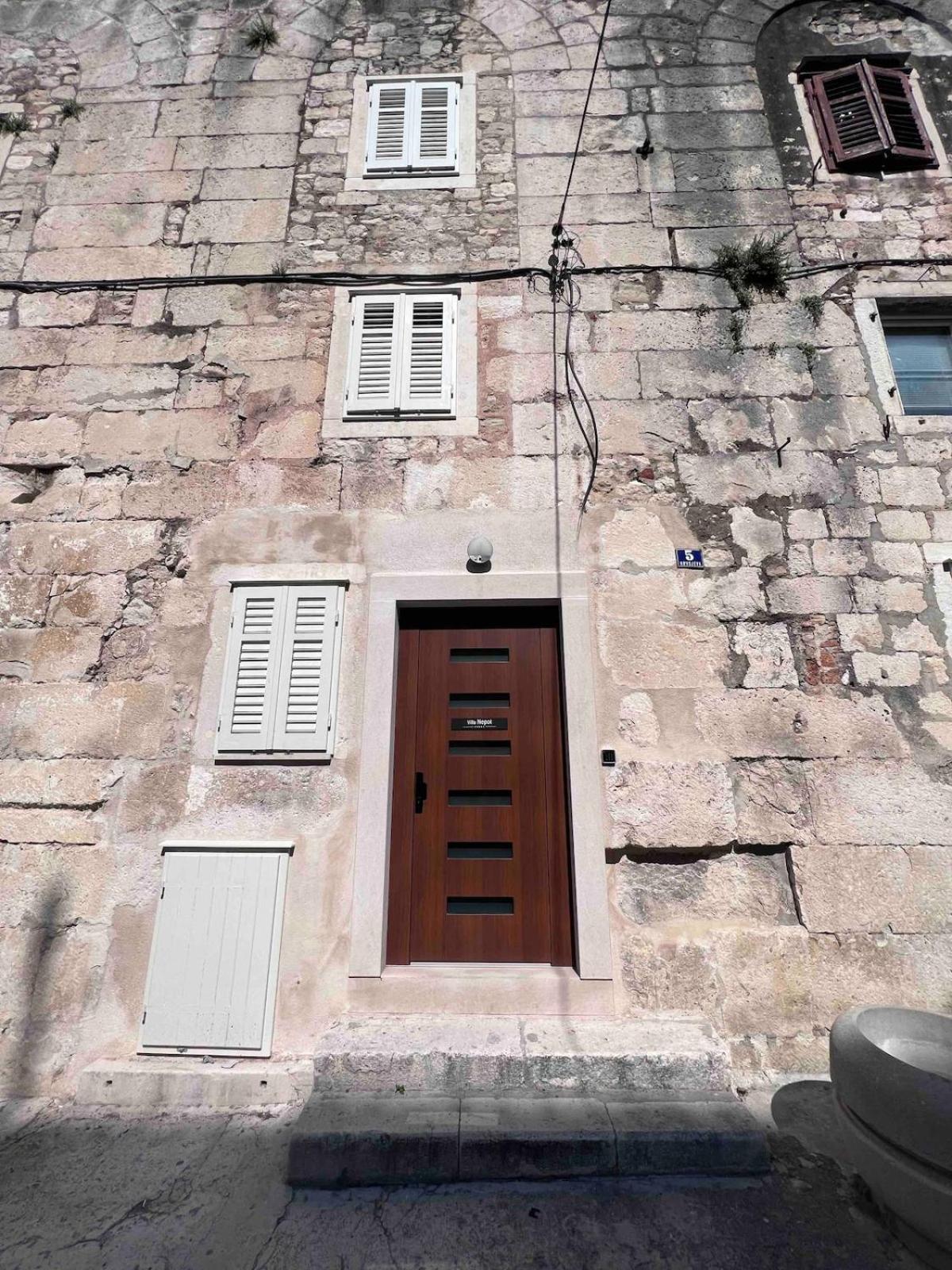 Stone Nepot - In Center - Rooftop Terrace