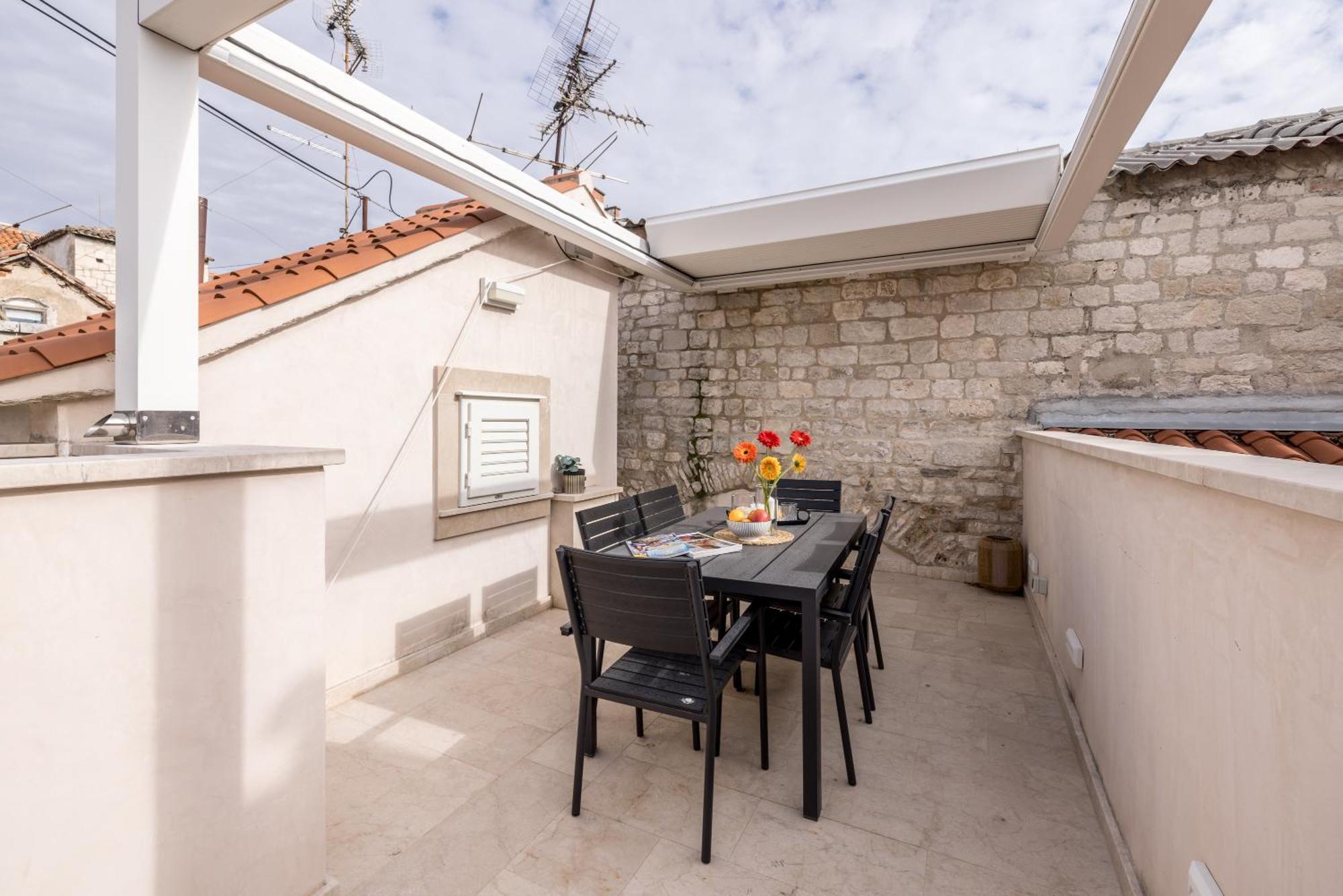 Stone Nepot - In Center - Rooftop Terrace *